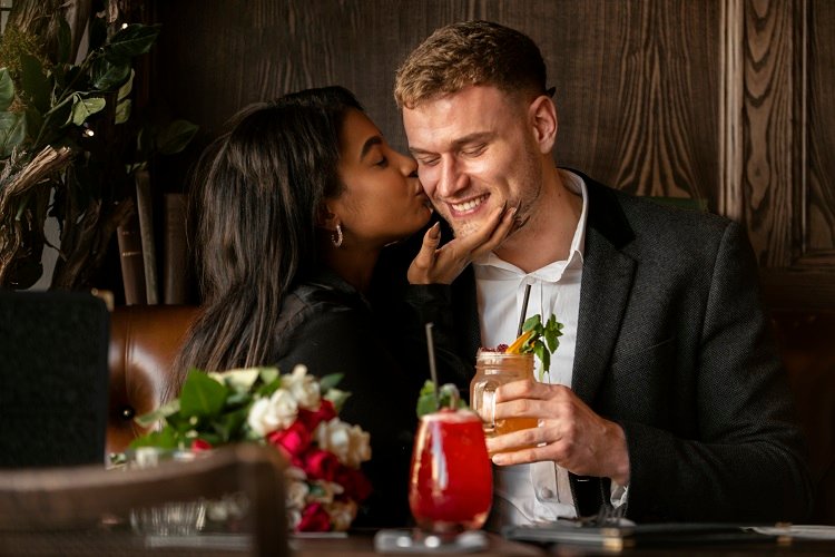 What Are The Benefits Of Dating Rich Men?