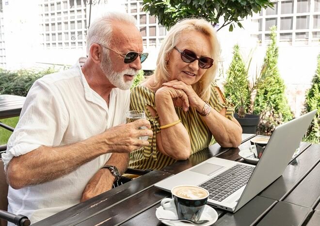Age-Matched Dating for Seniors and Singles Over 40 That Works