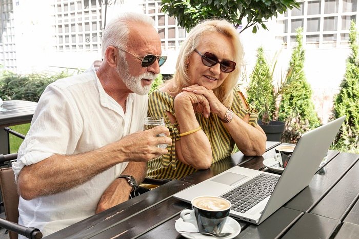 Age-Matched Dating for Seniors and Singles Over 40 That Works